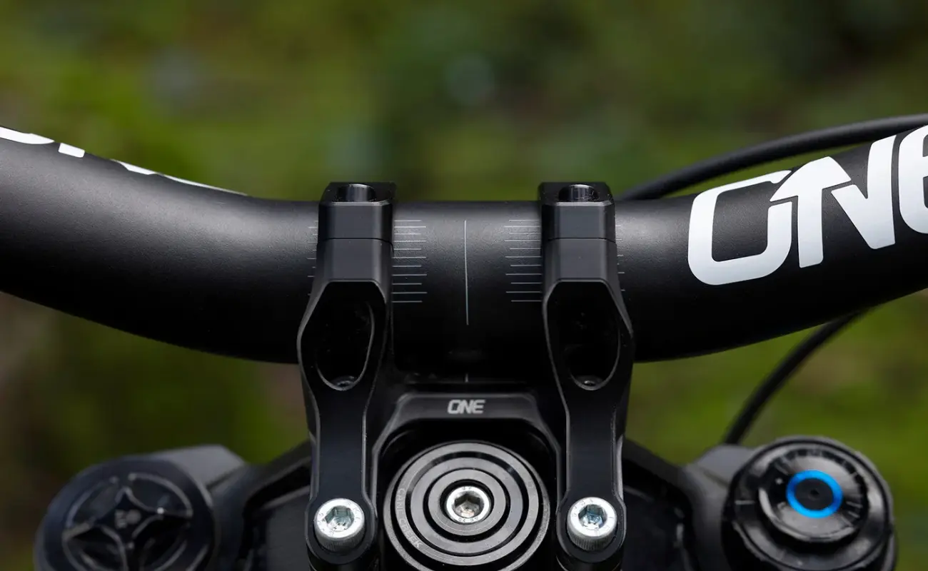 OneUp V2 Carbon Handlebar 760mm - Image 6